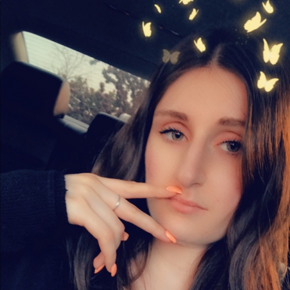 Meet your Posher, Caitlin - Picture 1 of 1